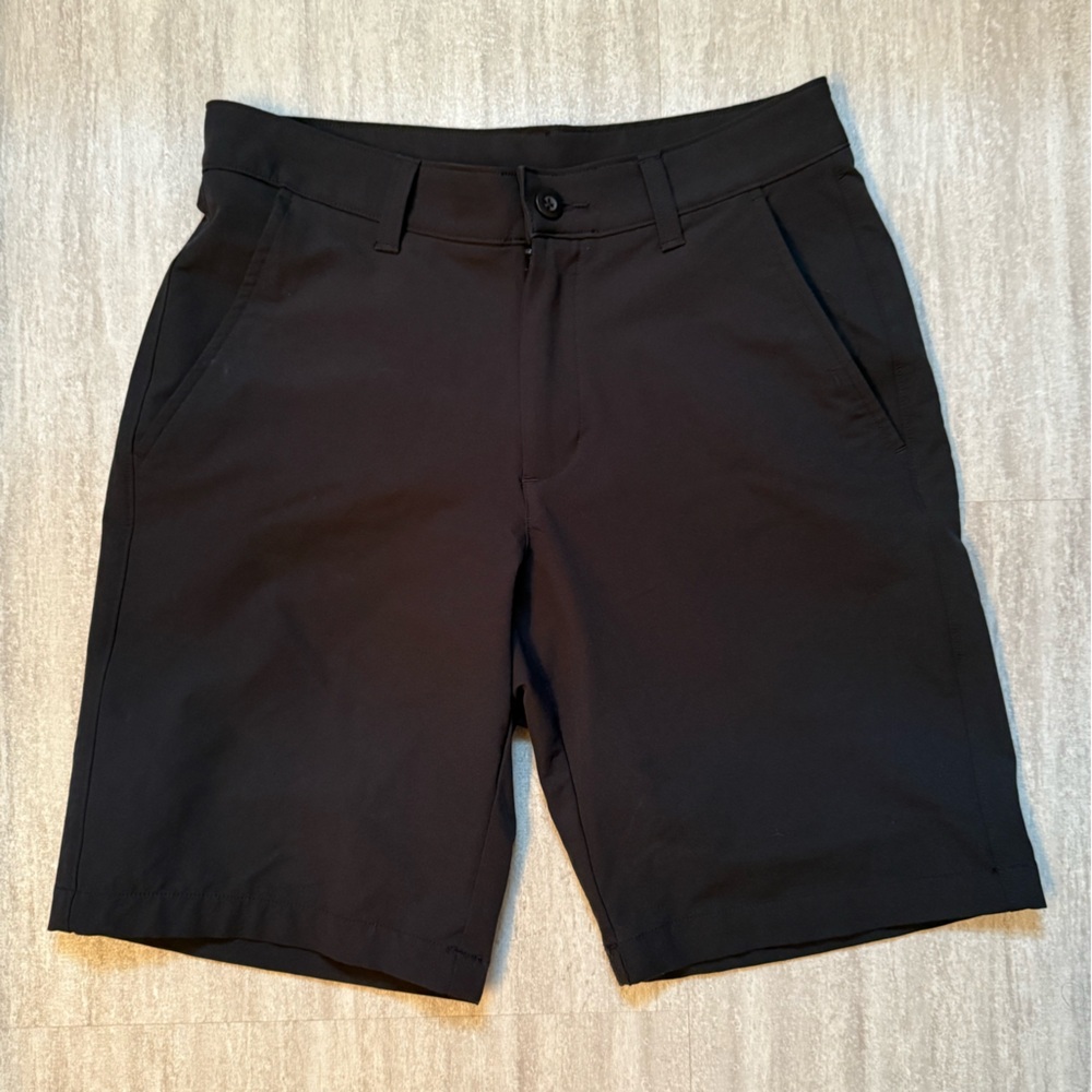 Under Armour black men’s golf shorts
